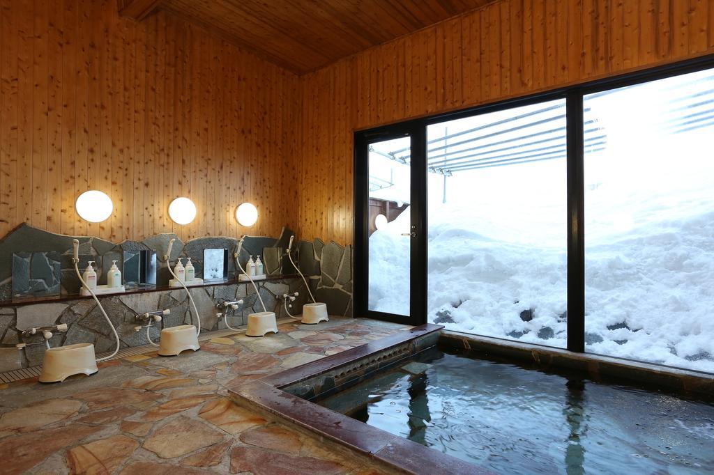 Alpine Wind Bed & Breakfast Hakuba Exterior foto