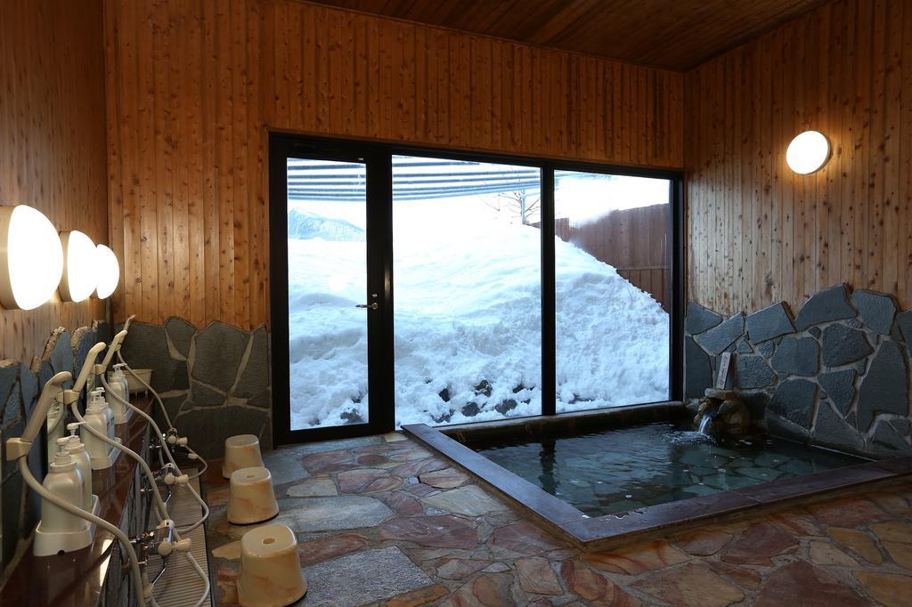 Alpine Wind Bed & Breakfast Hakuba Exterior foto
