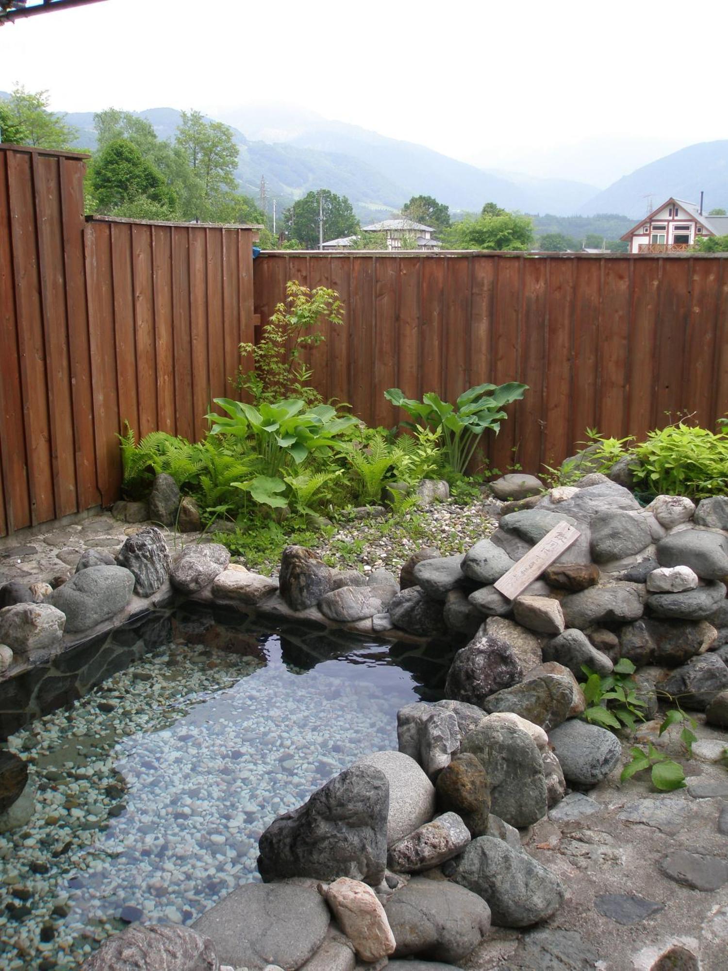 Alpine Wind Bed & Breakfast Hakuba Exterior foto