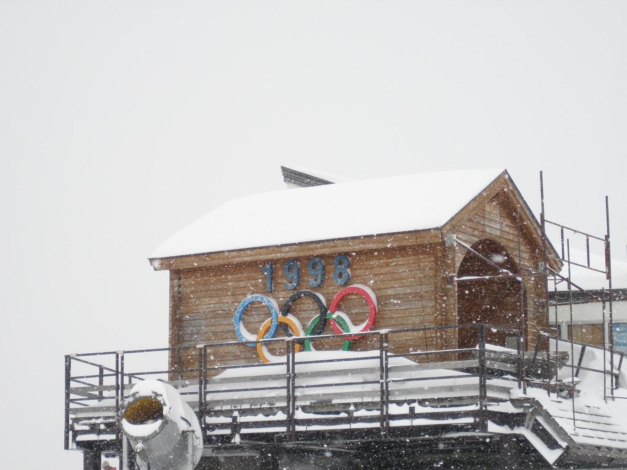 Alpine Wind Bed & Breakfast Hakuba Exterior foto