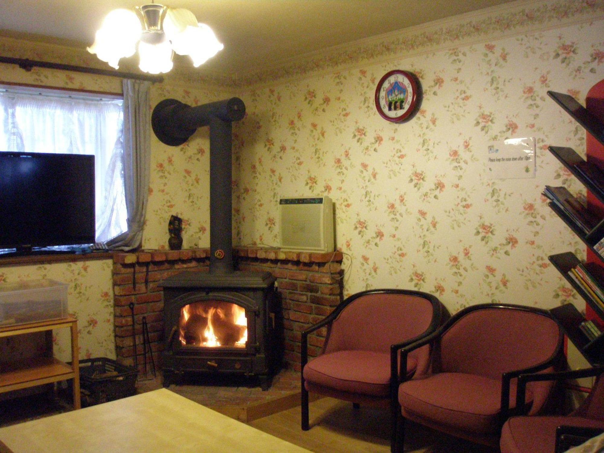 Alpine Wind Bed & Breakfast Hakuba Exterior foto