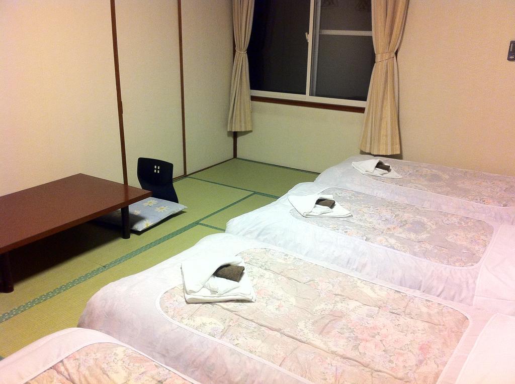 Alpine Wind Bed & Breakfast Hakuba Exterior foto