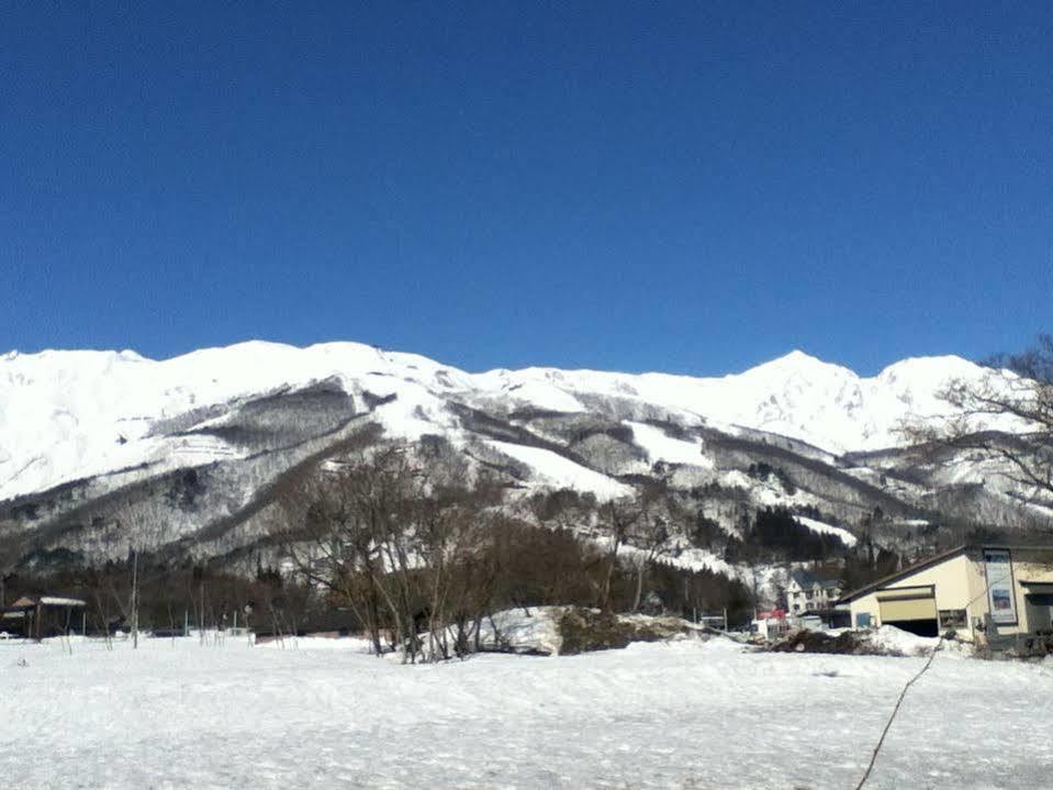 Alpine Wind Bed & Breakfast Hakuba Exterior foto